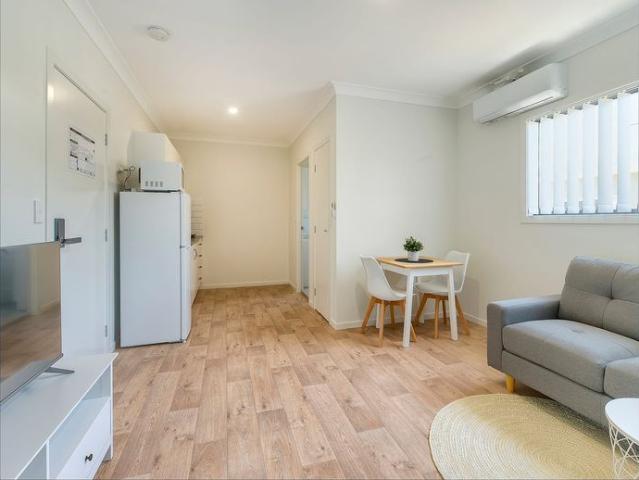 DESIGNER STUDIO APARTMENTS, FULLY FURNISHED – BILLS INCLUDED!