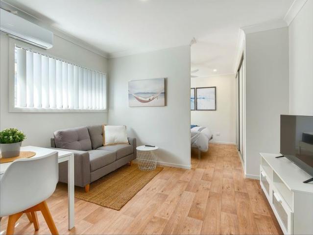 DESIGNER STUDIO APARTMENTS, FULLY FURNISHED – BILLS INCLUDED!