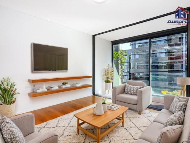 DESIGNER SUITE IN CENTRAL PARK WITH RESORT FACILITIES GOOD TO OCCUPY &INVESTMENT