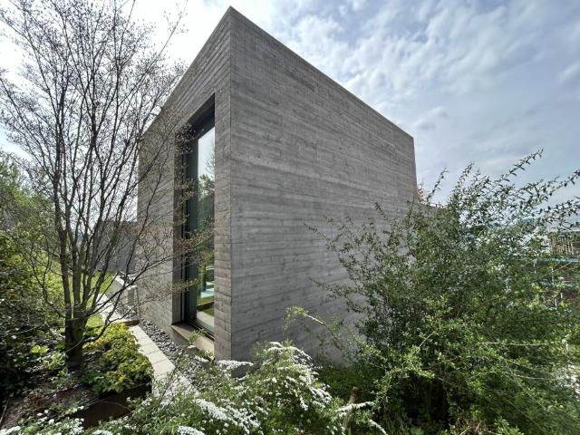 Designerhaus in exklusiver Hanglage mit Panoramablick