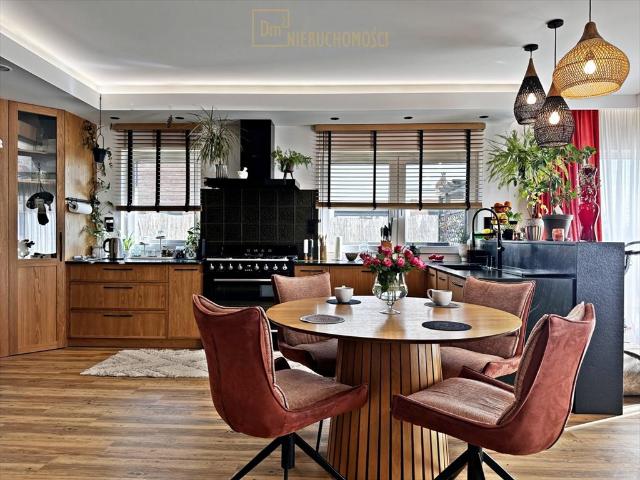 Designerski dom 172 m² z artystycznym wykończeniem polecam