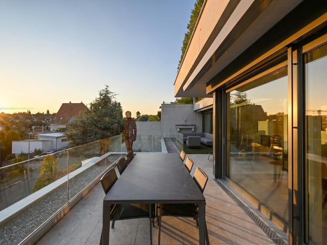 DESIGNERWOHNUNG MIT LIEBE ZUM DETAIL UND PANORAMASICHT