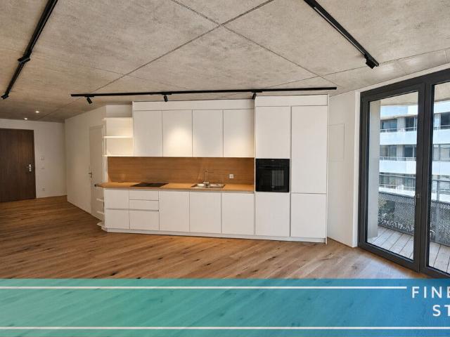 Designstarke Wohnung mit großem Balkon und maßgefertigter Einbauküche