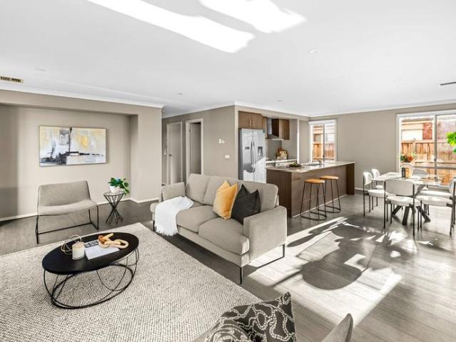 Desirable Double Story Home in Premier Residential Area: Luxury Living at Its Finest!