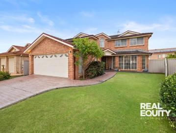 Desirable Lakeside Location With A Refined Blend Of Elegance, Sophistication & Comfort