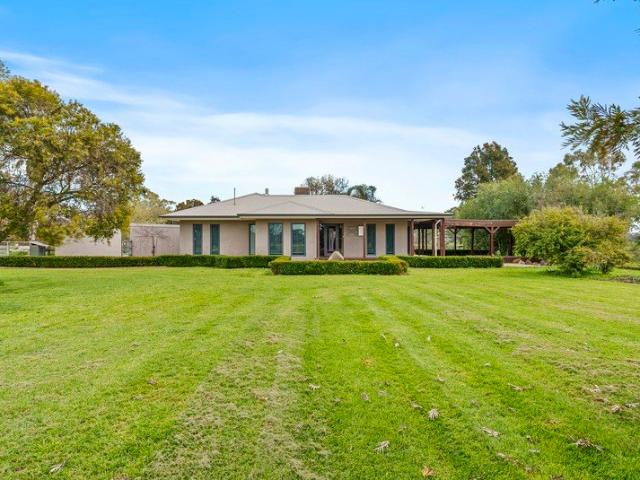DESIRABLE LIFESTYLE PROPERTY