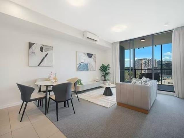 Desirable West Aspect Sunlit Designer Complex | Unobstructed Views