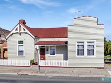 Desirable Victorian period home in a fabulous Quarry Hill