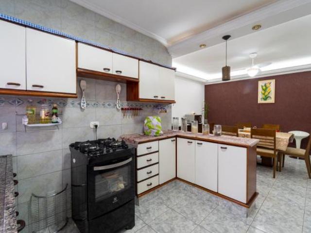 Versátil casa para venda em Jardim Tannus com 3 quartos, sendo 1 suíte, 270m²