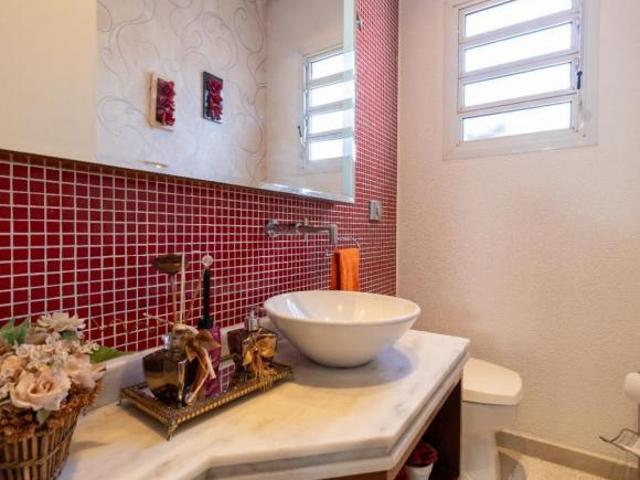 Confortável casa para venda em Planalto Paulista com 3 quartos, sendo 1 suíte, 320m² giseleboassal