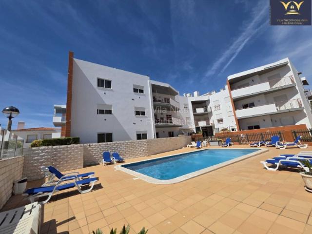 Deslumbrante apartamento de 2 quartos e 2 casas de banho em Lagos com vista para a piscina, ideal para aluguer de curta duração