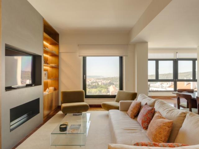 Deslumbrante apartamento no 11.º andar com vistas panorâmicas para Lisboa