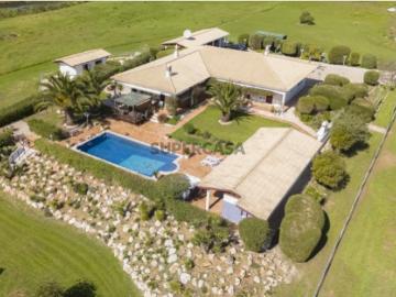 Deslumbrante Moradia Térrea com Piscina, Espaços Exteriores e Vista Campo, Perto de Lagos e Praias
