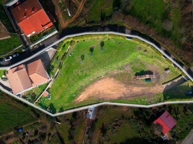 Deslumbrante Quinta T5 com terreno urbano de 5000m2 em Aguiar de Sousa