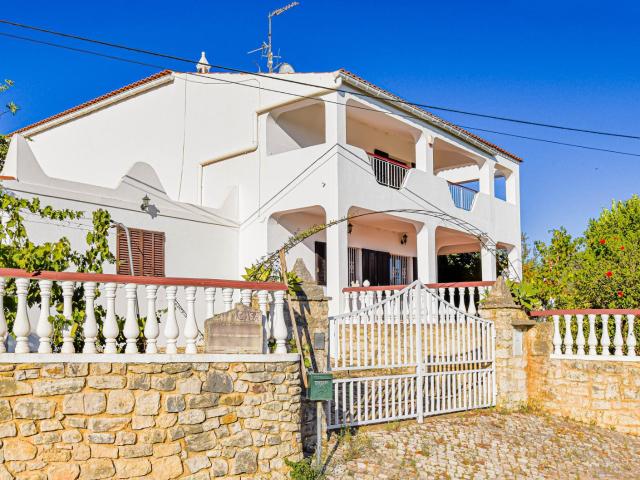 Deslumbrante Villa T4 em amplo terreno com ruínas em Loulé 212m² Loulé são clemente