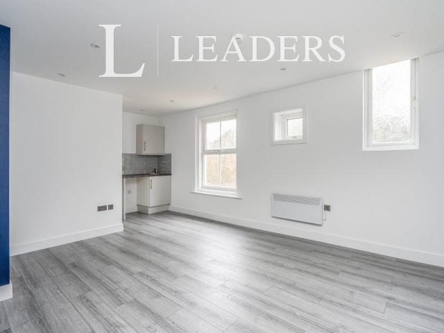 Detached to rent in Spurlings Road, Fareham, PO17 | Leaders