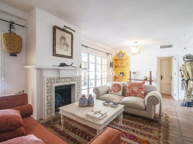 Detached Villa · Benamara