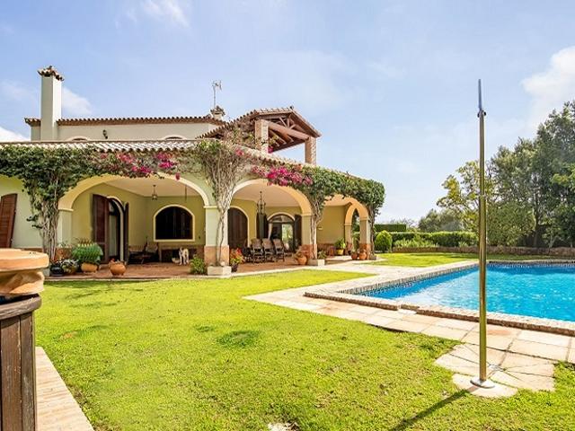 Detached villa for rent in Altos de Valderrama