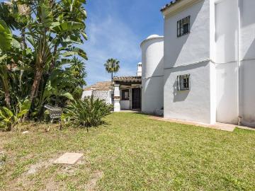 Detached Villa in Atalaya Isdabe