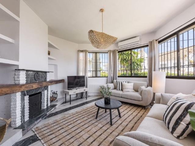 Detached Villa in Atalaya Isdabe