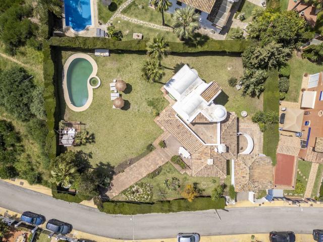 Detached Villa in Atalaya Isdabe