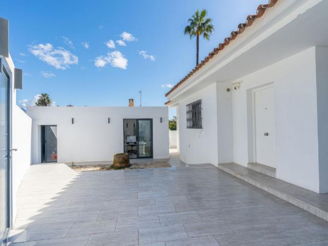 Detached Villa in El Paraiso