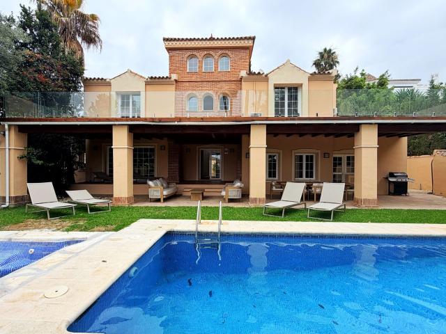 Detached Villa in El Paraiso