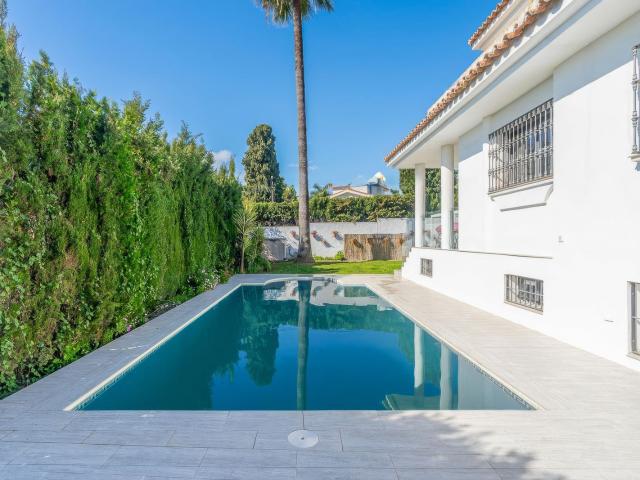 Detached Villa in El Paraiso
