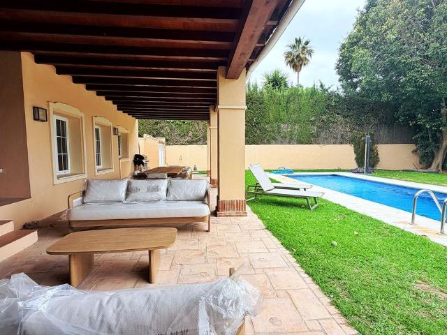 Detached Villa in El Paraiso
