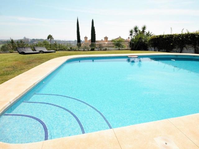 Detached Villa in El Paraiso
