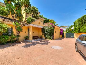 Detached Villa in Guadalmina Baja
