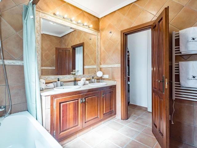 Detached Villa in New Golden Mile