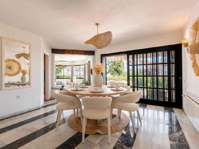 Detached Villa in New Golden Mile