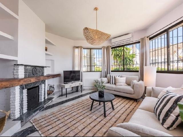 Detached Villa in New Golden Mile