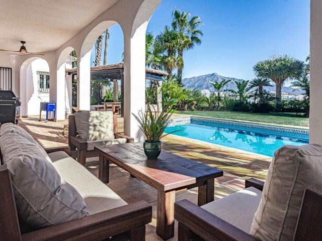 Detached Villa in New Golden Mile