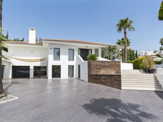 Detached Villa in Nueva Andalucía