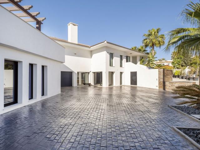 Detached Villa in Nueva Andalucía