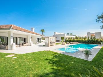 Detached Villa in Nueva Andalucía