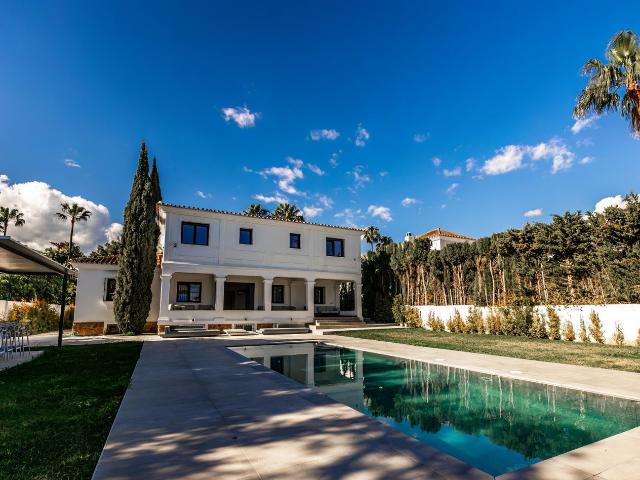 Detached Villa in Nueva Andalucía