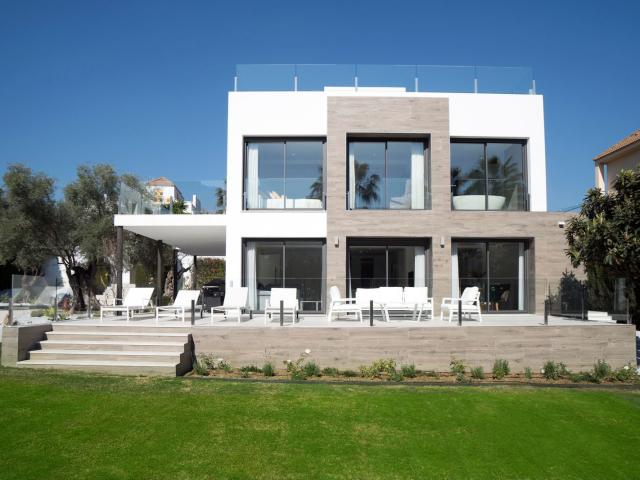 Detached Villa in Nueva Andalucía