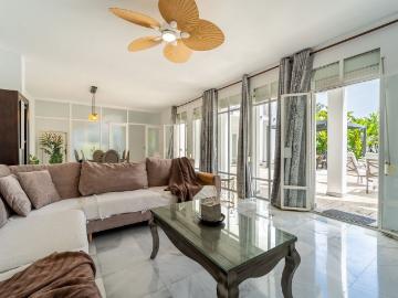 Detached Villa in Nueva Andalucía