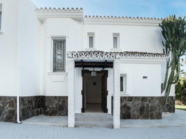 Detached Villa in Nueva Andalucía