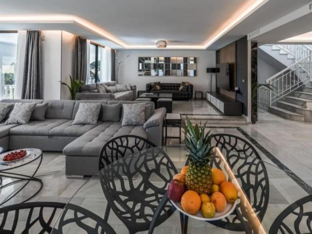 Detached Villa in Nueva Andalucía