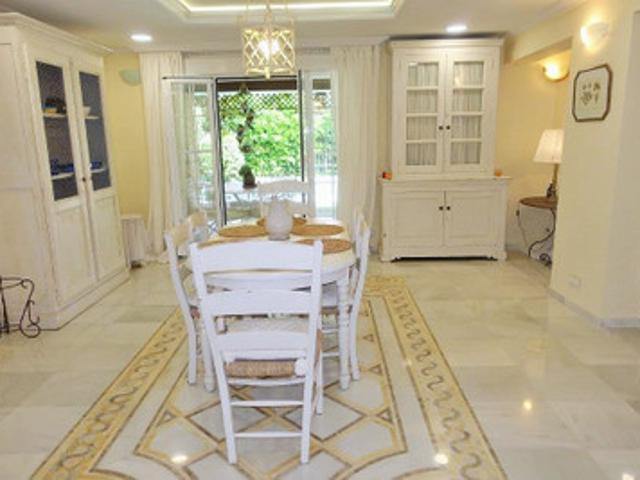Detached Villa in Nueva Andalucía