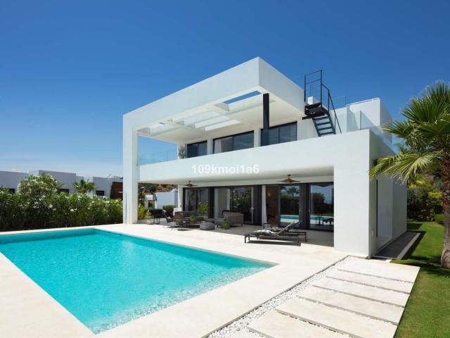Detached Villa in Nueva Andalucía