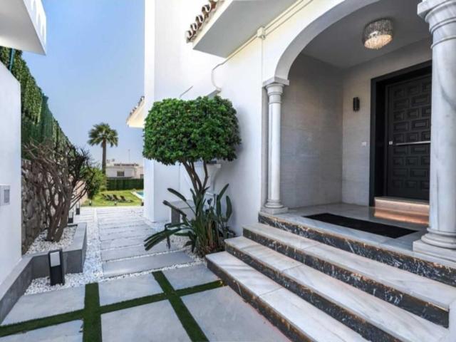 Detached Villa in Nueva Andalucía