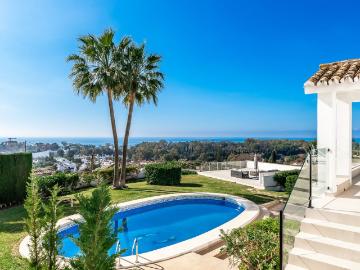 Calle Marbella, Sevilla, Plaza de Neptuno