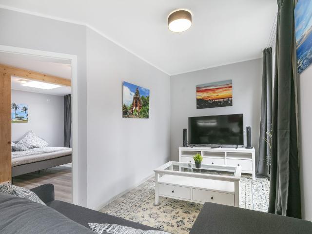 Detached whole house, fully equipped, fiber optic internet 1 GB/s, charging station available on site, Koln Amsterdam Apartments for Rent