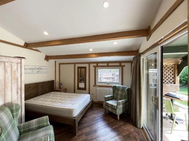 Detached bungalow to rent