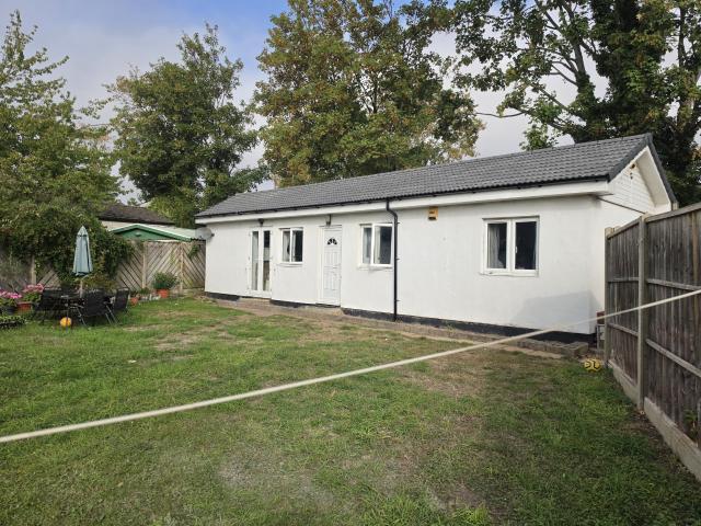 Detached Bungalow with Good Size Garden for Rent in Beckenham